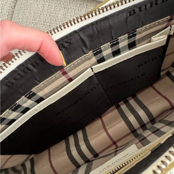 BURBERRY White Leather Shoulder Bag - Picture 13 of 14